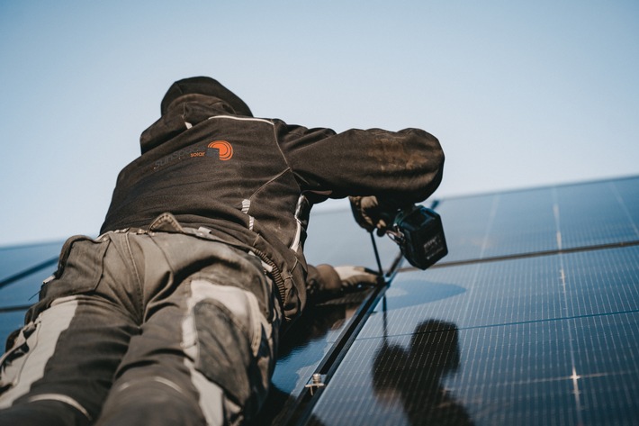 Photovoltaik einfach gemacht: Wie die SunSpace Solar GmbH Hausbesitzer begeistert