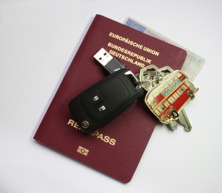 Fahrzeugbrief, Führerschein oder Pass verloren / ADAC Tipps bei Verlust oder Diebstahl im Ausland