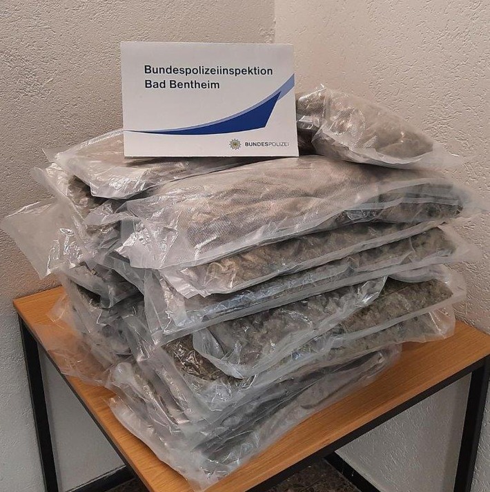 BPOL-BadBentheim: 11 Kilo Marihuana beschlagnahmt / Drogenkurier in Untersuchungshaft