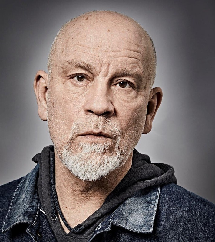 Sky Arts HD präsentiert: Welturaufführung von "Just Call Me God" mit John Malkovich aus der Elbphilharmonie Hamburg im April als exklusive Erstausstrahlung