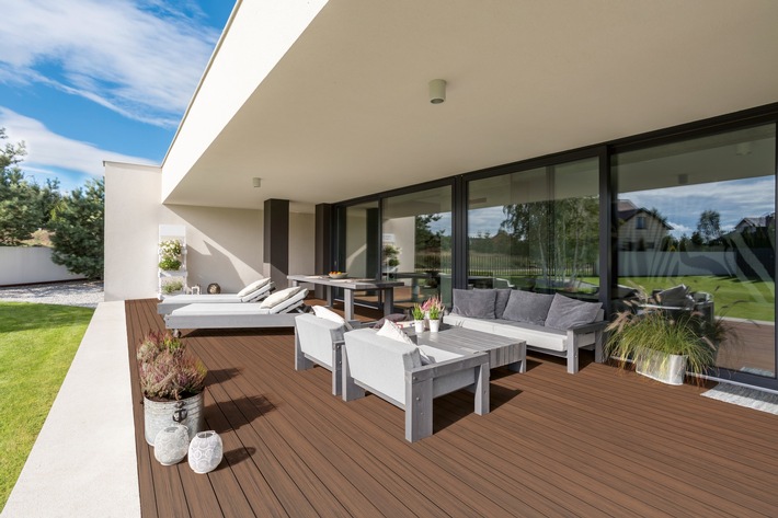 Aktuelle Pressemitteilung: Neue Farbe Herbstbraun für Majestic Massive Pro Terrassen