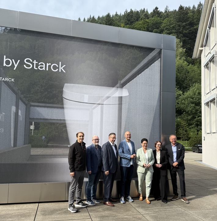 Politik trifft Praxis – Minister*innen besuchen Duravit in Hornberg
