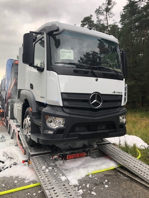 POL-PDLD: Büchelberg - Lkw-Transporter in Brand geraten