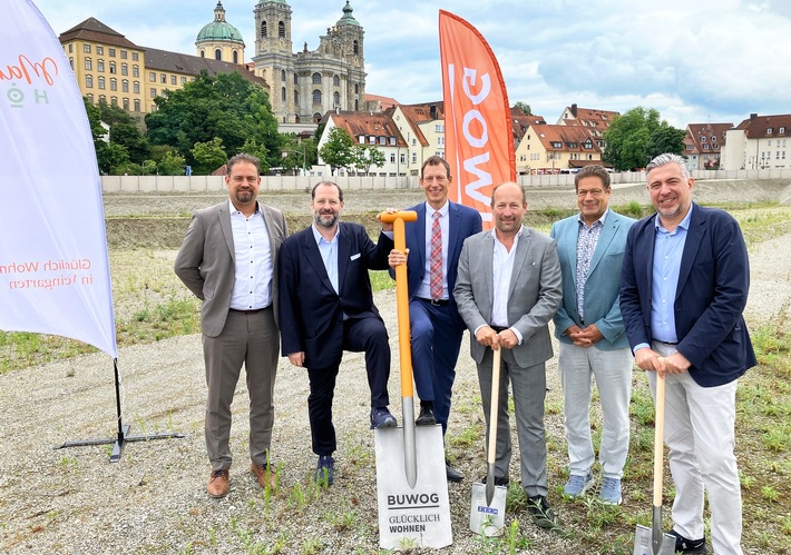 Baubeginn für Quartier Martinshöfe: Erfolgreicher Spatenstich mit OB Moll