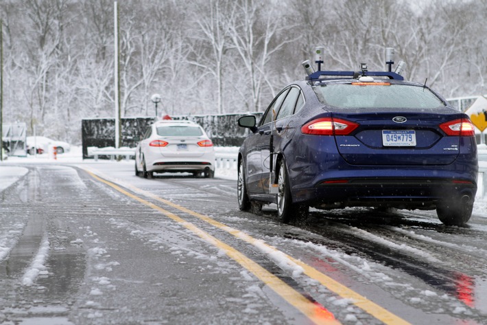 Ford forciert als erster Hersteller die Entwicklung autonom fahrender Autos mit Testfahrten im Schnee (FOTO)