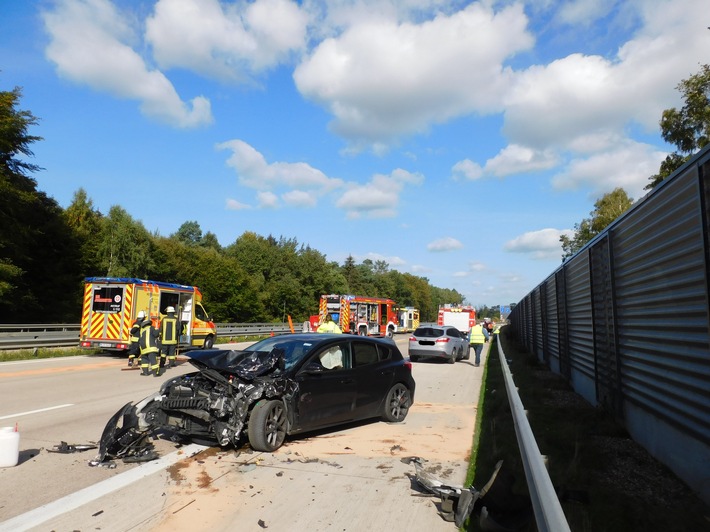 POL-HK: Nachtrag: Bild zu schwerem Verkehrsunfall mit fünf beteiligten Kraftfahrzeugen auf der A7 Fahrtrichtung Hamburg kurz vor der Anschlussstelle Bad Fallingbostel am 07.10.2022