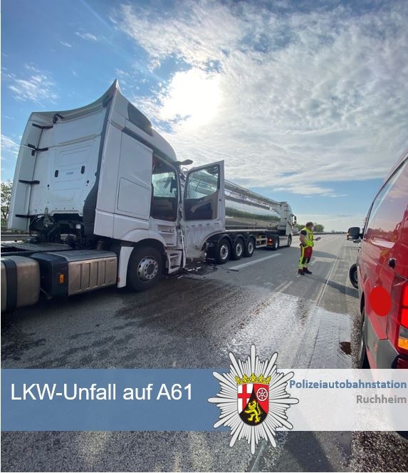 POL-PDNW: Polizeiautobahnstation Ruchheim - Unfall mit Lkw verursacht Stau auf der BAB 61
