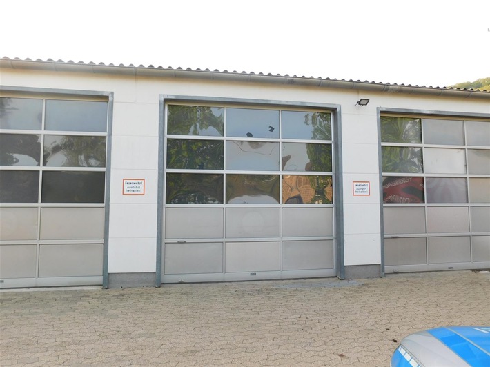 POL-PDMY: Vandalismus am Feuerwehrgerätehaus in Niederzissen - Zeugen gesucht