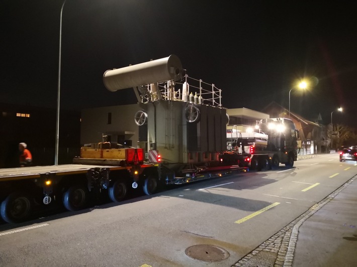 Medienmitteilung: SAK ersetzt Transformator im Unterwerk Widnau