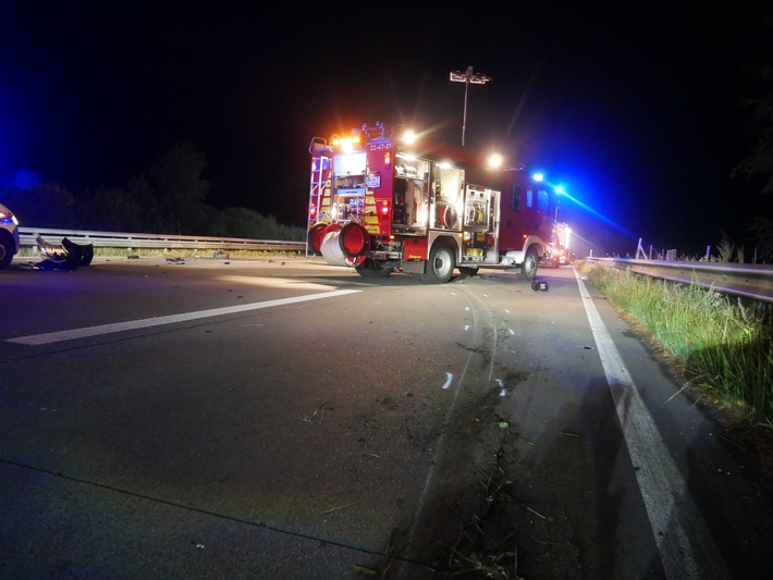 POL-ROW: ++ Schwerer Verkehrsunfall auf der A 1 bei Elsdorf: 27-Jähriger verstirbt noch an der Unfallstelle ++