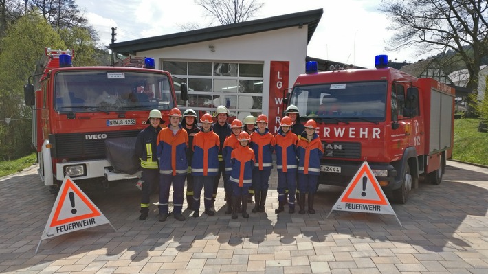 FW-OE: Ein Wochenende wie bei einer Berufsfeuerwehr 
- Meilerteam unterstützt die örtlichen Jugendfeuerwehrgruppen mit Geldspende-