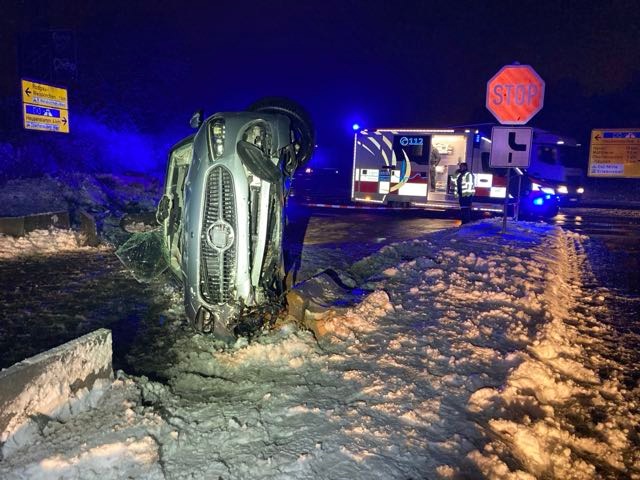 POL-OF: Weitere witterungsbedingte Unfälle und unzählige festgefahrene Fahrzeuge