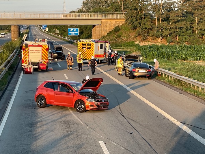 FW Frankenthal: Sechs Verletzte bei zwei aufeinanderfolgenden Verkehrsunfällen