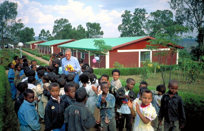 Stiftung Menschen für Menschen - Karlheinz Böhms Äthiopienhilfe: Seit 20 Jahren &quot;Hoffnung auf Morgen&quot; - Kinderheim &quot;Abdii Borii&quot;