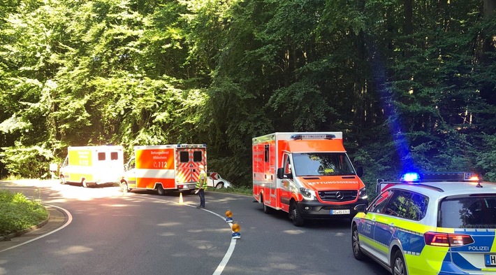 POL-HI: Unfall auf dem Weinberg fordert vier Verletzte
