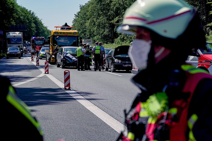 FW-BO: Sechs Verletzte bei Verkehrsunfall auf der A 40