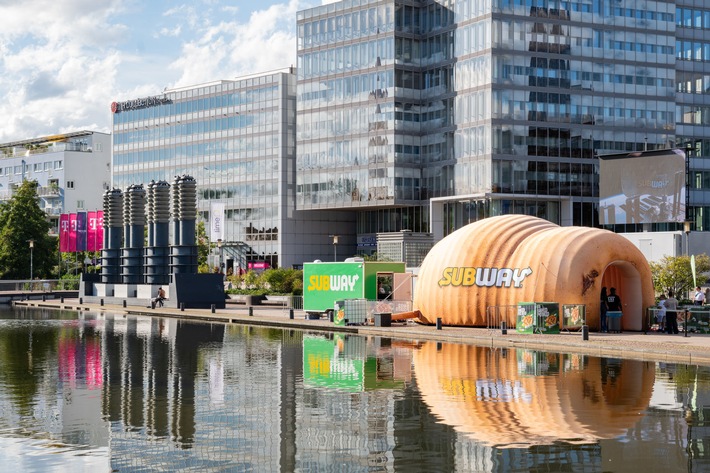 Weltrekord in Köln! Subway® baut die größte Kartoffel der Welt / Sandwich-Kette holt sich den offiziellen Guinness-Weltrekord - und feiert damit den Launch der neuen Baked Potato im Kölner MediaPark