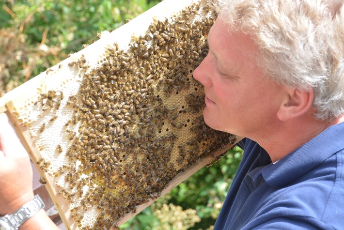 &quot;Umwelt - Biene - Honig: Wir wollen es - natürlich!&quot; / Deutsche Imkereien laden zum Besuch ein