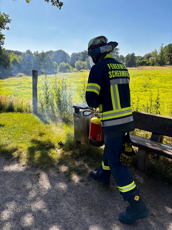 FW-Schermbeck: Mülleimerbrand am Mühlenteich