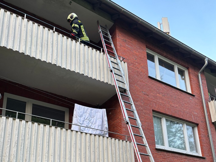 FW-AUR: Rauchmelder-Alarm an Mehrfamilienhaus