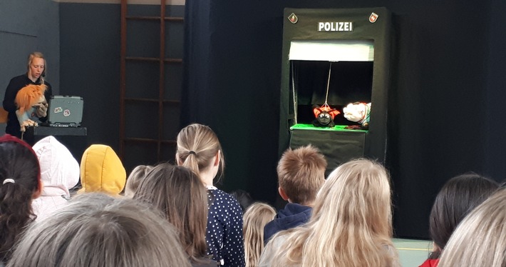 POL-VER: Polizeipuppenbühne besuchte Grundschule Langwedel