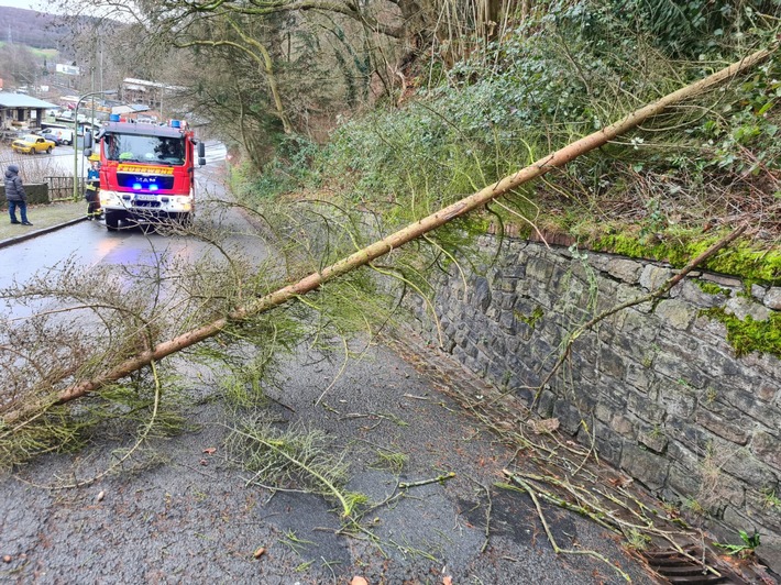 FW-EN: Wetter - Fünf Einsätze am Sonntag
