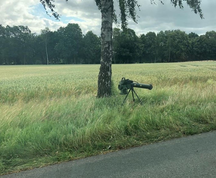 POL-CE: Becklingen - Übungspanzerfaust an der ehemaligen Bundesstraße 3 sorgt für Irritation