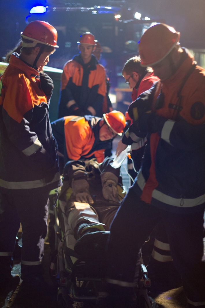 FW-KLE: Junge Bedburg-Hauer Feuerwehrleute zeigten ihr Können: Sieben Einsätze in 24 Stunden