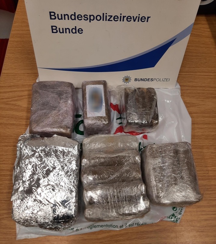 BPOL-BadBentheim: Drogen im Wert von rund 22.000 Euro in herrenloser Tasche entdeckt