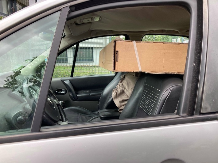 POL-HA: Riesiger Fernseher in viel zu kleinem Auto transportiert