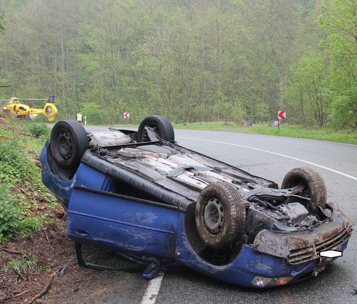 POL-PDNR: Unfall mit Leichtverletztem - PKW Totalschaden