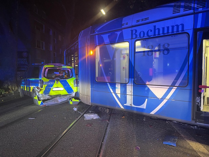 POL-BO: Verkehrsunfall zwischen Straßenbahn und Streifenwagen