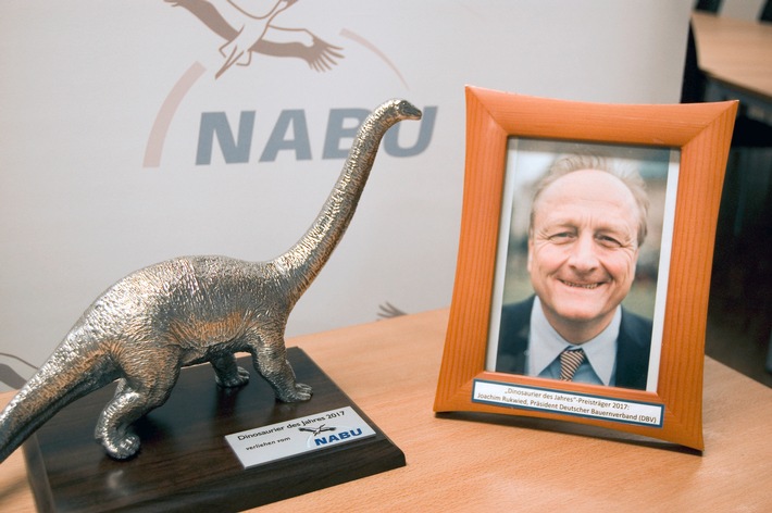 NABU verleiht Bauernpräsident Rukwied &quot;Dinosaurier des Jahres 2017&quot;