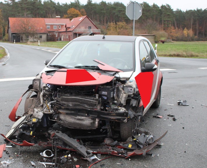 POL-MI: 28-jährige Smart-Fahrerin bei Unfall verletzt