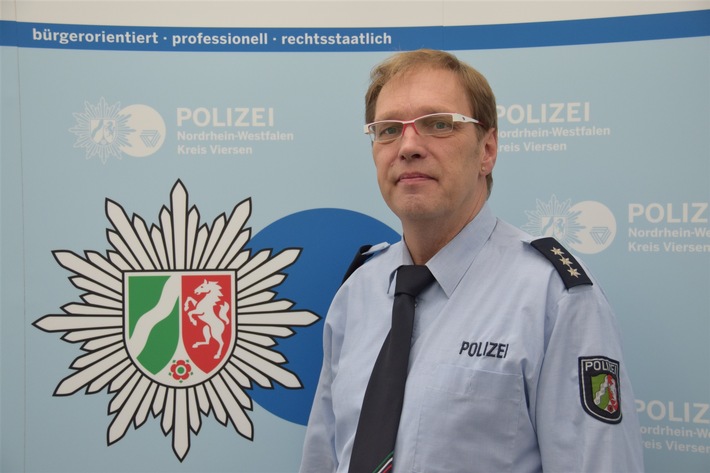 POL-VIE: Viersen-Dülken: Bezirksdienstbeamter Wolfgang Vagts geht in Ruhestand - und übergibt Schlüssel an Thomas Falkensteiner