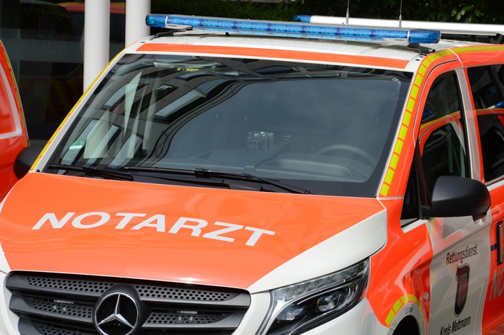 POL-ME: Schwerverletzter Radfahrer im Kreisverkehr - Monheim - 2110056