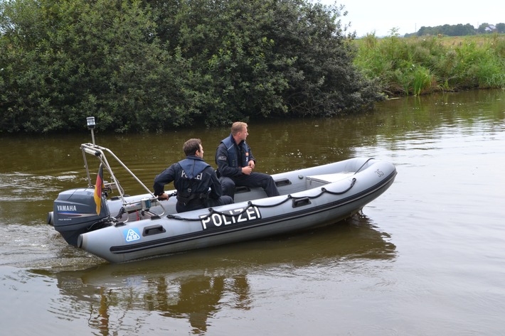 POL-AUR: Polizei ist mit Schlauchboot auf Streife