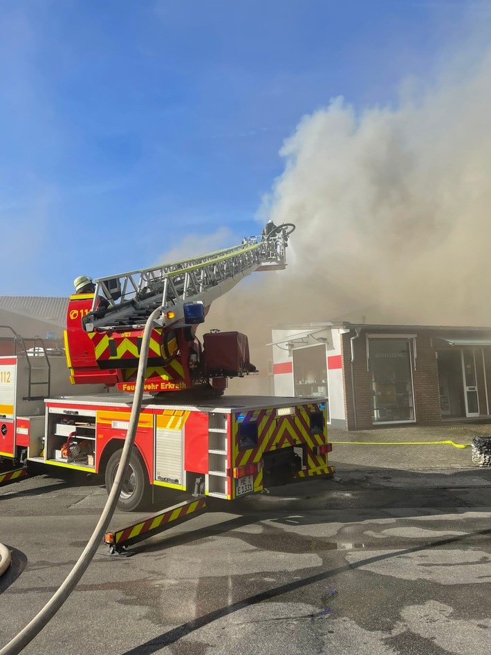 POL-ME: Brand einer Lagerhalle: Polizei geht von technischem Defekt aus - Erkrath-Hochdahl - 2209033