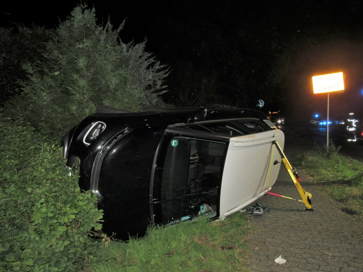POL-ME: Gesundheitlicher Notfall eines Autofahrers löst Unfall aus - Erkrath - 2310076