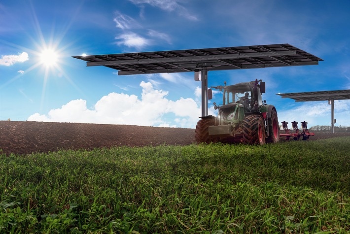 AGRI-PV mit zweiachsigem Nachführsystem / Vorstellung der Neuentwicklung auf der Fachmesse Intersolar