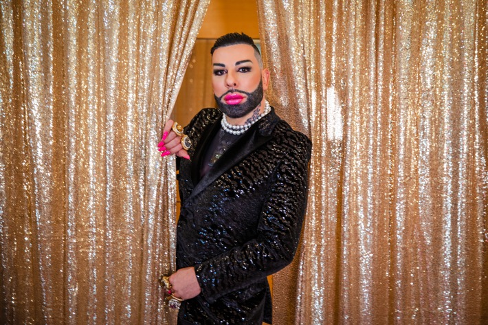 Alles über Trennung, Dating und sein neues Domizil: RTLZWEI zeigt "Herr Glööckler sucht das Glück" ab 12. Juli 2023