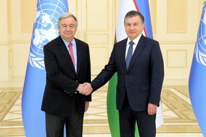 Präsidenten der Republik Usbekistan Shavkat Mirziyoyev mit Generalsekretär der Vereinten Nationen António Guterres / Weiterer Text über ots und www.presseportal.de/nr/148521 / Die Verwendung dieses Bildes ist für redaktionelle Zwecke honorarfrei. Veröffentlichung bitte unter Quellenangabe: "obs/EDI/Pressedienst"