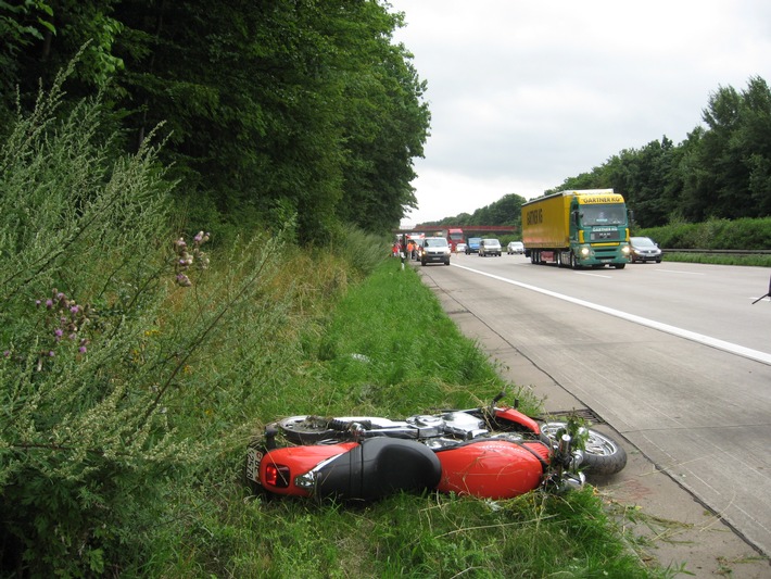 POL-HI: Verkehrsunfall auf der BAB 7 bei Hildesheim, alleinbeteiligter Motorradfahrer schwerverletzt - Nachtrag