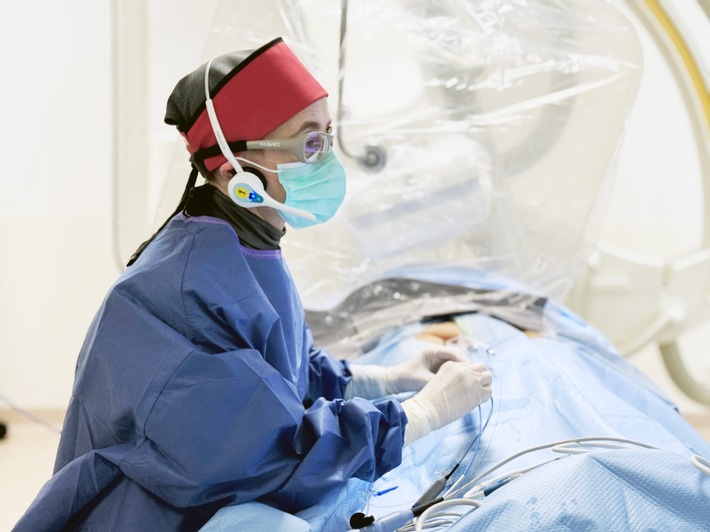 Premiere im Herzkatheterlabor: Innovatives Behandlungsverfahren bei Vorhofflimmern am RHÖN-KLINIKUM Campus Bad Neustadt