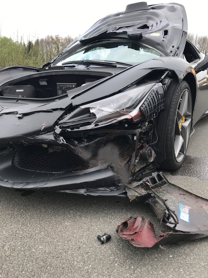 POL-MS: Ferrari-Neuwagen kollidiert mit Rehwild - Sachschaden im sechsstelligen Eurobereich