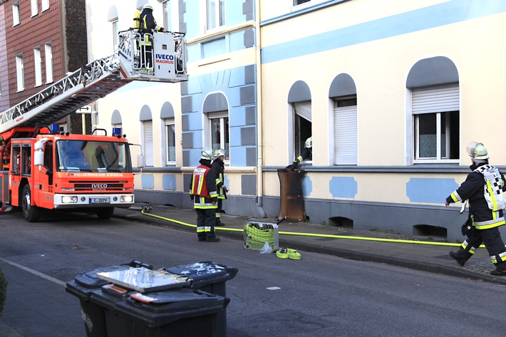 FW-E: Zimmerbrand in Dreifamilienhaus, keine Verletzten