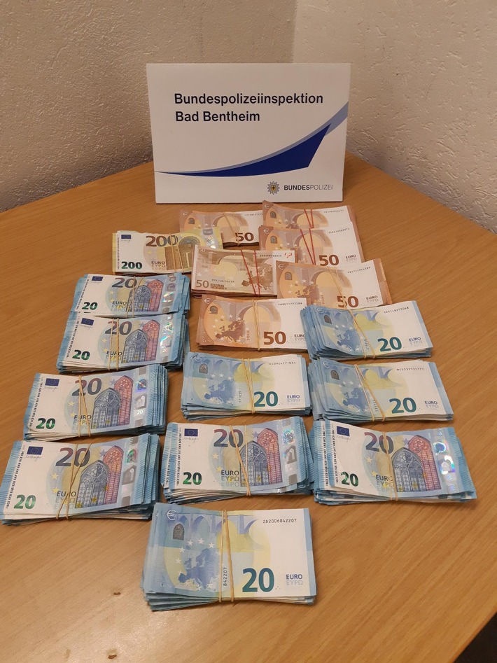BPOL-BadBentheim: Bargeldschmuggel: Bundespolizei stellt 24.000 Euro sicher