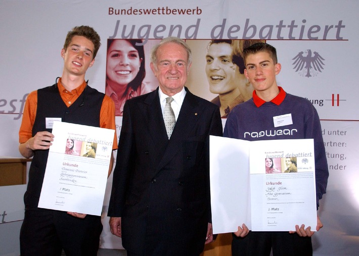 Bundeswettbewerb Jugend debattiert 2003: Jakob Michael Gleim und Dominic Divivier gewinnen das Finale beim Bundespräsidenten