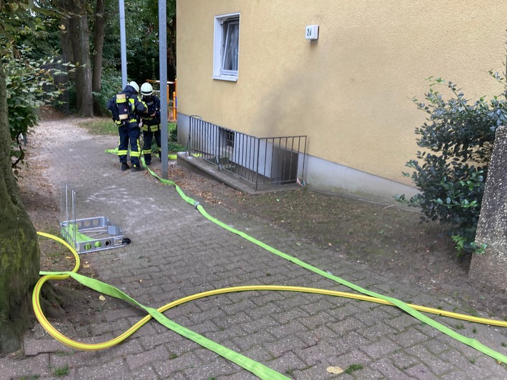 FW-EN: Gemeldeter Kellerbrand mit mehrfacher Menschenrettung und drei Paralleleinsätze für die Hattinger Feuerwehr