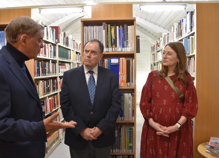 Vertreter des United States Holocaust Memorial Museums informieren sich im Dokumentationszentrum Deutscher Sinti und Roma